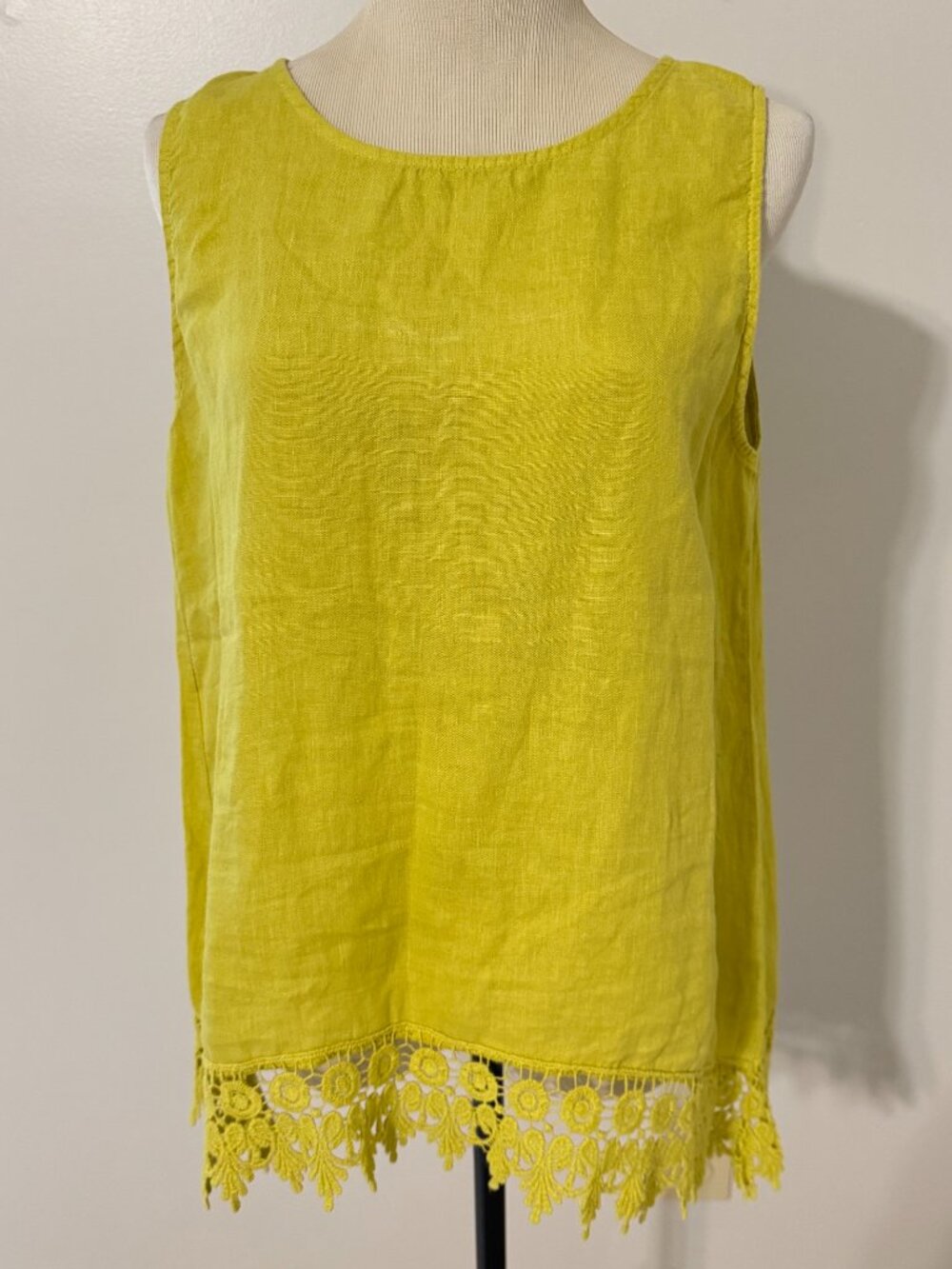 TERZO MILLENNIO Made in Italy Chartreuse Linen Crochet Trim Tank